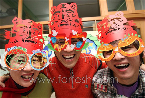 2010:  العالم يودع عاما ويستقبل عاما جديدا  صورة رقم 8