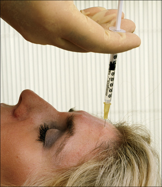 مصاب بالإيدز يحقن زوجته بدمه أثناء نومها كي لا تتركه! صورة رقم 1