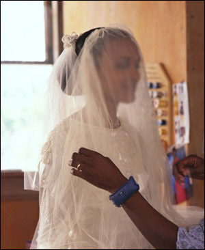 سعودي عروسه تكبره بـ 24 عاماُ ويفكر الارتباط بالاخرى صورة رقم 1