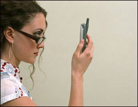 تطلب الطلاق بعد إكتشافها أن اسمها على جواله 