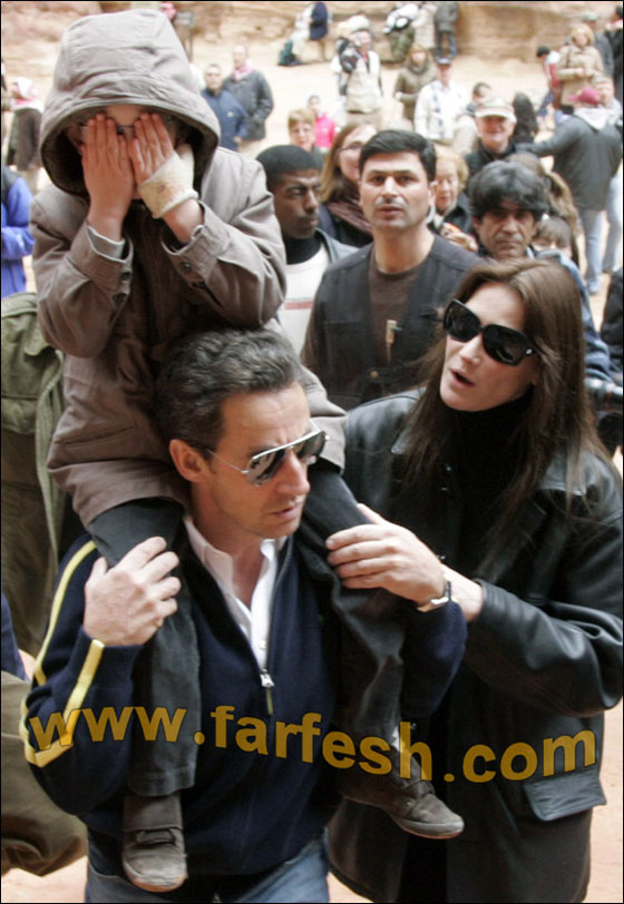 كارلا ساركوزي: النكات خارج المنزل قد تحدث كارثة!!!        صورة رقم 17