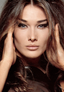 سيدة فرنسا الأولى تصادق رجل متشرد  صورة رقم 1