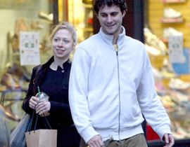 خطوبة ابنة كلينتون على يهودي والده سجين بتهم الاحتيال  صورة رقم 1