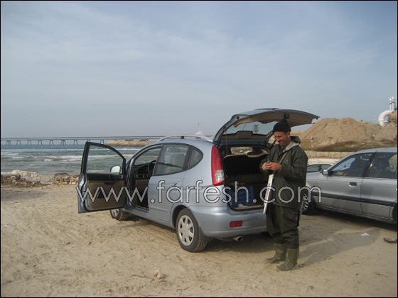 القرش ما زال يحتل شواطئ الخضيرة  صورة رقم 2