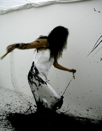 الفنانة منار زعبي من الناصرة تفوز بجائزة مفعال هبايس للتميز الفني صورة رقم 1