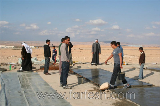 عرعرة النقب: الحركة الإسلامية تنظم معسكر عمل تطوعي لصنع قوالب تستعمل للقبور  صورة رقم 3