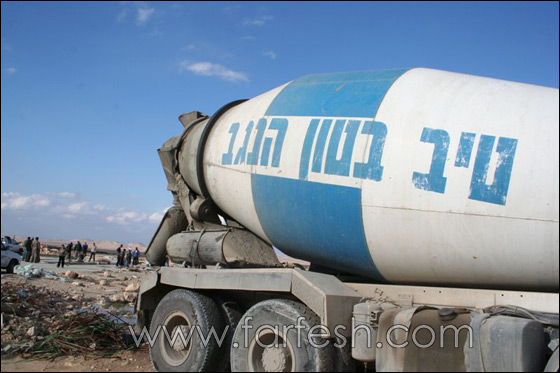 عرعرة النقب: الحركة الإسلامية تنظم معسكر عمل تطوعي لصنع قوالب تستعمل للقبور  صورة رقم 7