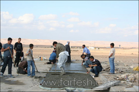 عرعرة النقب: الحركة الإسلامية تنظم معسكر عمل تطوعي لصنع قوالب تستعمل للقبور  صورة رقم 24