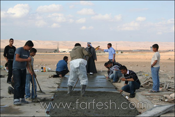 عرعرة النقب: الحركة الإسلامية تنظم معسكر عمل تطوعي لصنع قوالب تستعمل للقبور  صورة رقم 8