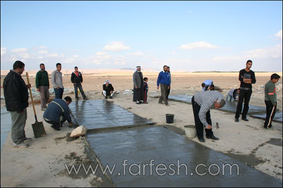 عرعرة النقب: الحركة الإسلامية تنظم معسكر عمل تطوعي لصنع قوالب تستعمل للقبور  صورة رقم 9