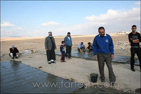 عرعرة النقب: الحركة الإسلامية تنظم معسكر عمل تطوعي لصنع قوالب تستعمل للقبور  صورة رقم 35