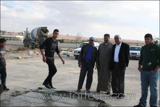 عرعرة النقب: الحركة الإسلامية تنظم معسكر عمل تطوعي لصنع قوالب تستعمل للقبور  صورة رقم 10