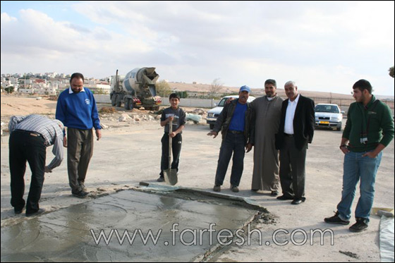 عرعرة النقب: الحركة الإسلامية تنظم معسكر عمل تطوعي لصنع قوالب تستعمل للقبور  صورة رقم 31