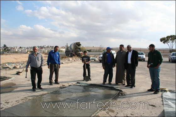 عرعرة النقب: الحركة الإسلامية تنظم معسكر عمل تطوعي لصنع قوالب تستعمل للقبور  صورة رقم 11