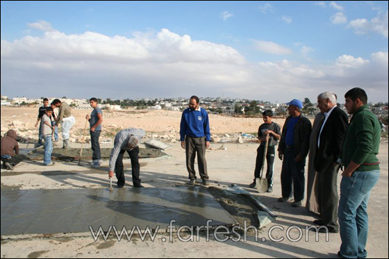 عرعرة النقب: الحركة الإسلامية تنظم معسكر عمل تطوعي لصنع قوالب تستعمل للقبور  صورة رقم 34