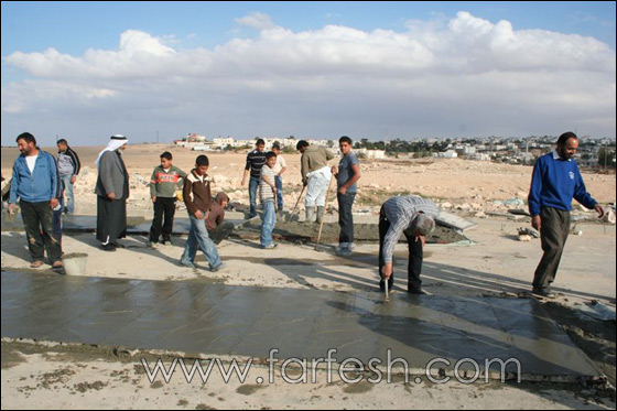 عرعرة النقب: الحركة الإسلامية تنظم معسكر عمل تطوعي لصنع قوالب تستعمل للقبور  صورة رقم 12
