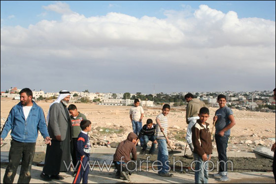 عرعرة النقب: الحركة الإسلامية تنظم معسكر عمل تطوعي لصنع قوالب تستعمل للقبور  صورة رقم 39