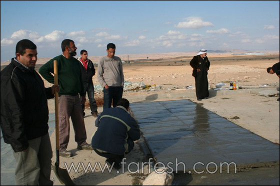 عرعرة النقب: الحركة الإسلامية تنظم معسكر عمل تطوعي لصنع قوالب تستعمل للقبور  صورة رقم 13