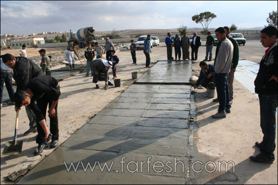 عرعرة النقب: الحركة الإسلامية تنظم معسكر عمل تطوعي لصنع قوالب تستعمل للقبور  صورة رقم 14