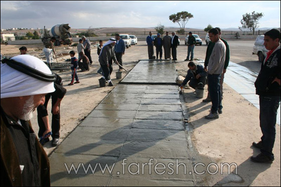 عرعرة النقب: الحركة الإسلامية تنظم معسكر عمل تطوعي لصنع قوالب تستعمل للقبور  صورة رقم 15