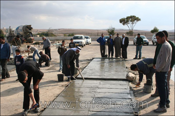 عرعرة النقب: الحركة الإسلامية تنظم معسكر عمل تطوعي لصنع قوالب تستعمل للقبور  صورة رقم 25