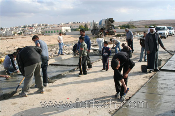 عرعرة النقب: الحركة الإسلامية تنظم معسكر عمل تطوعي لصنع قوالب تستعمل للقبور  صورة رقم 16