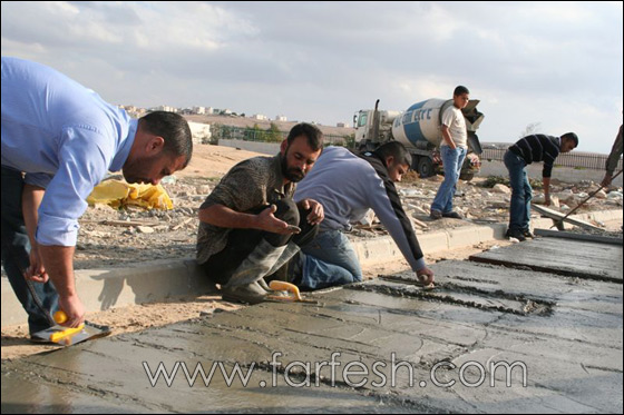 عرعرة النقب: الحركة الإسلامية تنظم معسكر عمل تطوعي لصنع قوالب تستعمل للقبور  صورة رقم 17