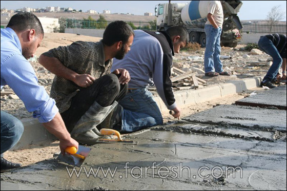 عرعرة النقب: الحركة الإسلامية تنظم معسكر عمل تطوعي لصنع قوالب تستعمل للقبور  صورة رقم 33