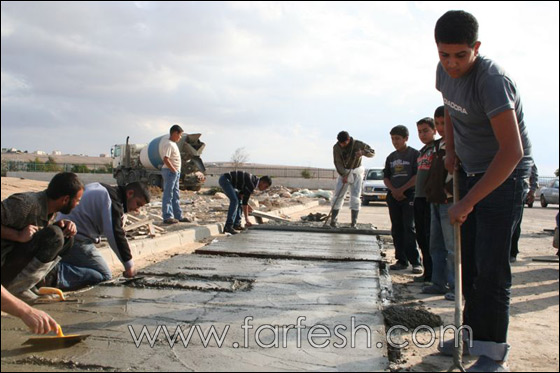 عرعرة النقب: الحركة الإسلامية تنظم معسكر عمل تطوعي لصنع قوالب تستعمل للقبور  صورة رقم 30