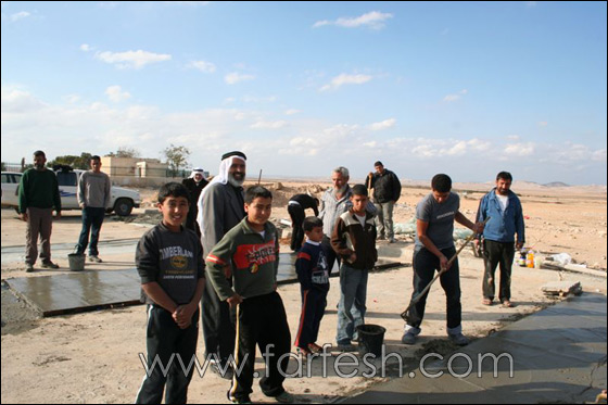 عرعرة النقب: الحركة الإسلامية تنظم معسكر عمل تطوعي لصنع قوالب تستعمل للقبور  صورة رقم 27