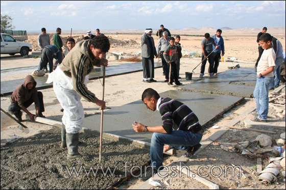 عرعرة النقب: الحركة الإسلامية تنظم معسكر عمل تطوعي لصنع قوالب تستعمل للقبور  صورة رقم 29
