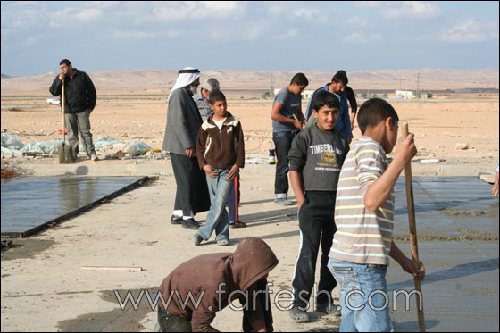 عرعرة النقب: الحركة الإسلامية تنظم معسكر عمل تطوعي لصنع قوالب تستعمل للقبور  صورة رقم 32