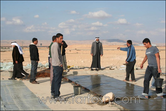 عرعرة النقب: الحركة الإسلامية تنظم معسكر عمل تطوعي لصنع قوالب تستعمل للقبور  صورة رقم 2