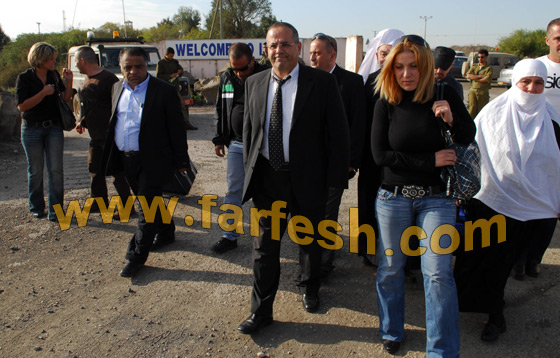 السماح لشقيقتين من الجولان بزيارة والدهما في سوريا صورة رقم 3 السماح لشقيقتين من الجولان بزيارة والدهما في سوريا صورة رقم 3