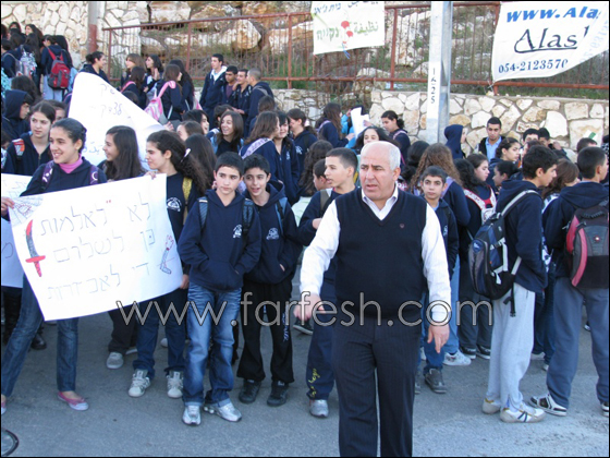المطالبة بايقاع عقوبة الاعدام للقتلة في مظاهر ببيت جن  صورة رقم 2