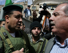 الخليل تتضامن مع بركة بعد قرار تقديم لائحة اتهام ضده صورة رقم 1 الخليل تتضامن مع بركة بعد قرار تقديم لائحة اتهام ضده صورة رقم 1