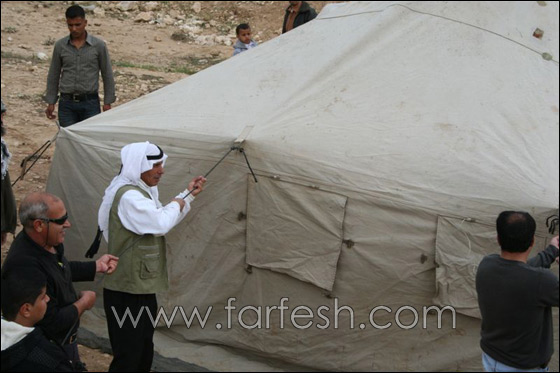 المجلس الإقليمي يبني خياما لسكان قرية طويل أبو جرول صورة رقم 2