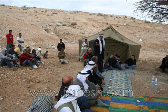 المجلس الإقليمي يبني خياما لسكان قرية طويل أبو جرول صورة رقم 14