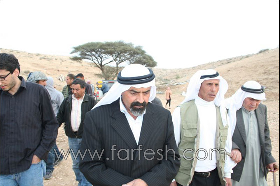 المجلس الإقليمي يبني خياما لسكان قرية طويل أبو جرول صورة رقم 6