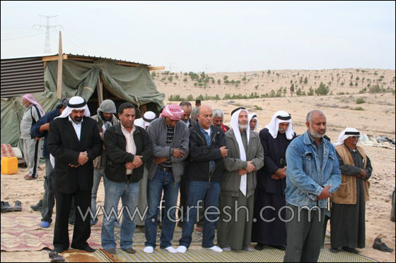 المجلس الإقليمي يبني خياما لسكان قرية طويل أبو جرول صورة رقم 5