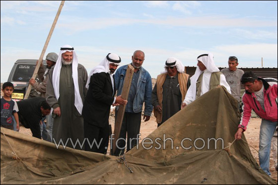 المجلس الإقليمي يبني خياما لسكان قرية طويل أبو جرول صورة رقم 4