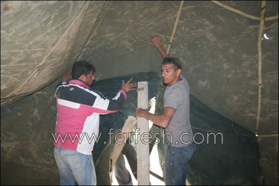 المجلس الإقليمي يبني خياما لسكان قرية طويل أبو جرول صورة رقم 7