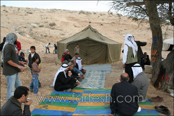 المجلس الإقليمي يبني خياما لسكان قرية طويل أبو جرول صورة رقم 23