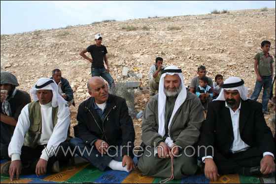 المجلس الإقليمي يبني خياما لسكان قرية طويل أبو جرول صورة رقم 10