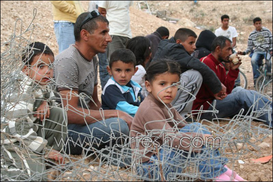 المجلس الإقليمي يبني خياما لسكان قرية طويل أبو جرول صورة رقم 24