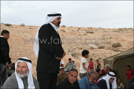 المجلس الإقليمي يبني خياما لسكان قرية طويل أبو جرول صورة رقم 11