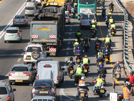 اختناقات مرورية شديدة في مركز البلاد بسبب الدراجات النارية!! صورة رقم 2 اختناقات مرورية شديدة في مركز البلاد بسبب الدراجات النارية!! صورة رقم 2