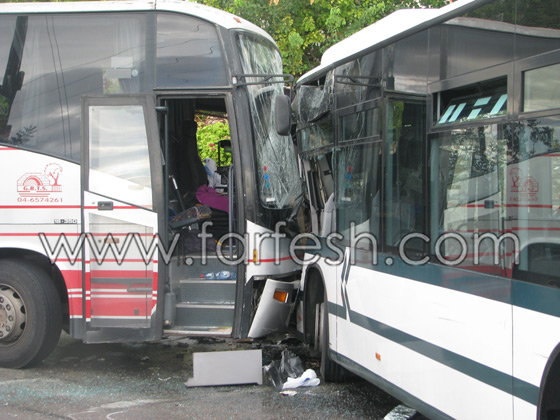 20 جريحا في تصادم بين حافلتين في الناصرة  صورة رقم 7