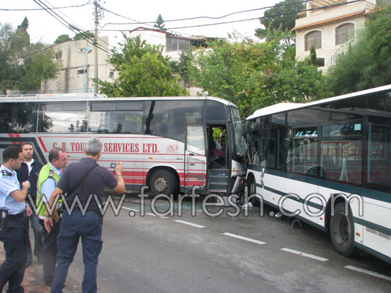 20 جريحا في تصادم بين حافلتين في الناصرة  صورة رقم 15
