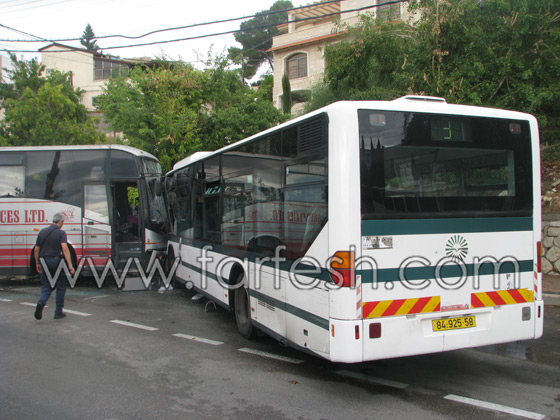 20 جريحا في تصادم بين حافلتين في الناصرة  صورة رقم 6